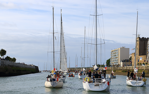 Départ de bateaux depuis le port des Sables d'Olonne